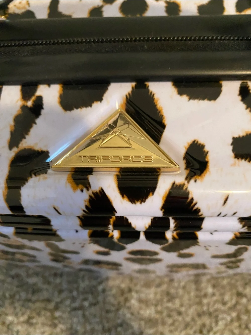 Triforce Elite Performance Travelware Leopard Print Makeup Bag / Suitcase NWT
